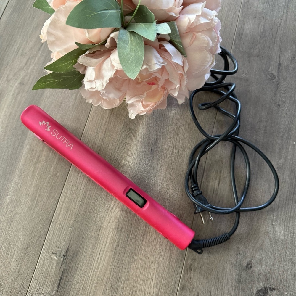 Sutra Beauty Hot Pink Ceramic Flat Iron‎